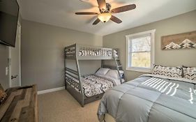 Grand Rivers Home, Close To Town And Lakefront!